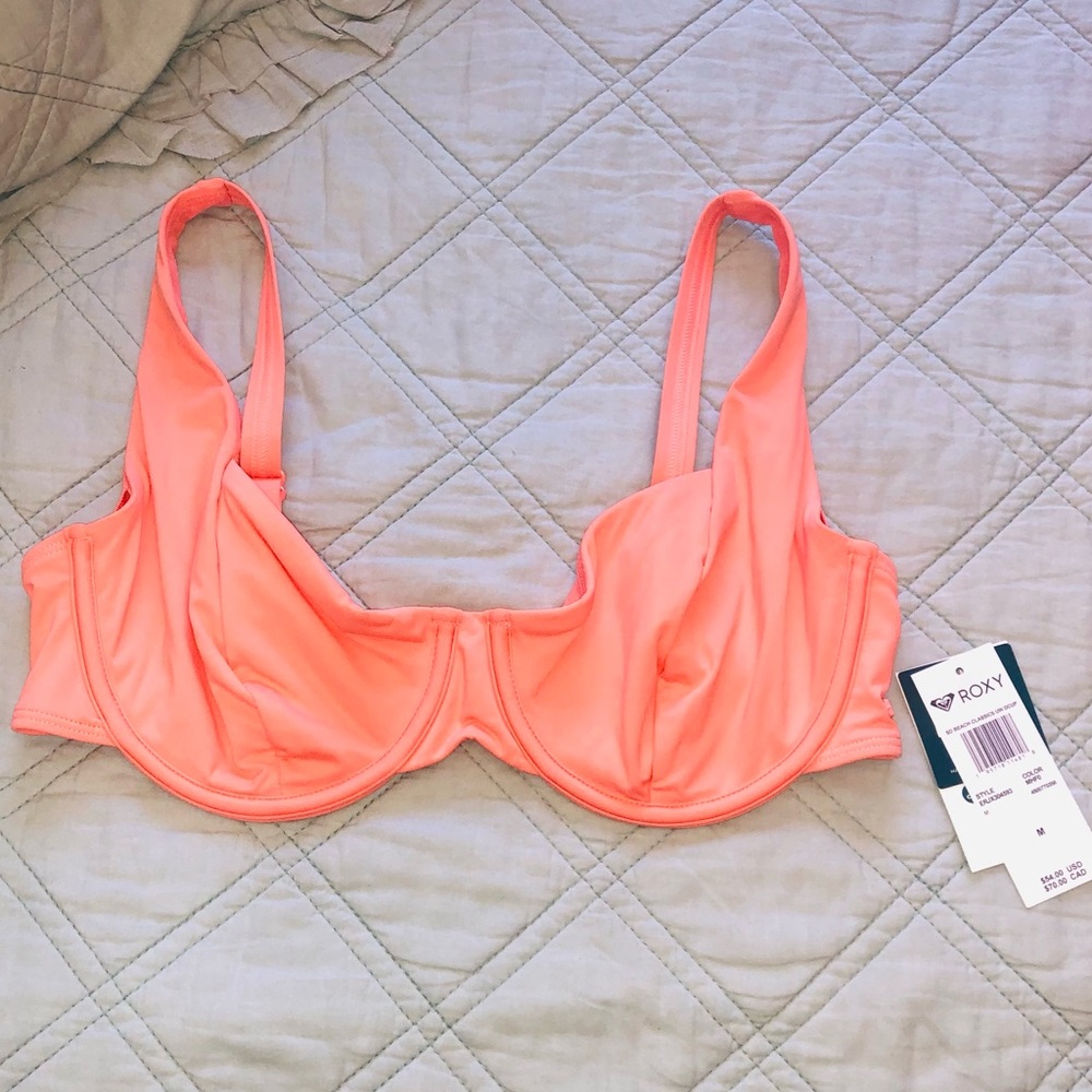 Peach Roxy bikini top. (M)